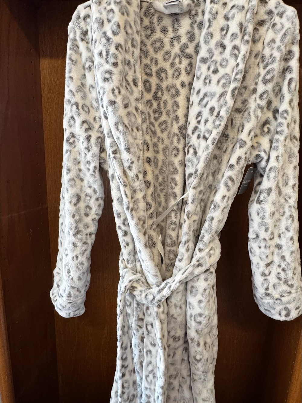 NWT Liz Claiborne Plush Leopard-Print Robe - White/Grey - size  medium